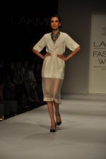 Model walk the ramp for House of Chic show at LFW 2013 Day 5 in Grand Haytt, Mumbai on 27th Aug 2013  (34).JPG